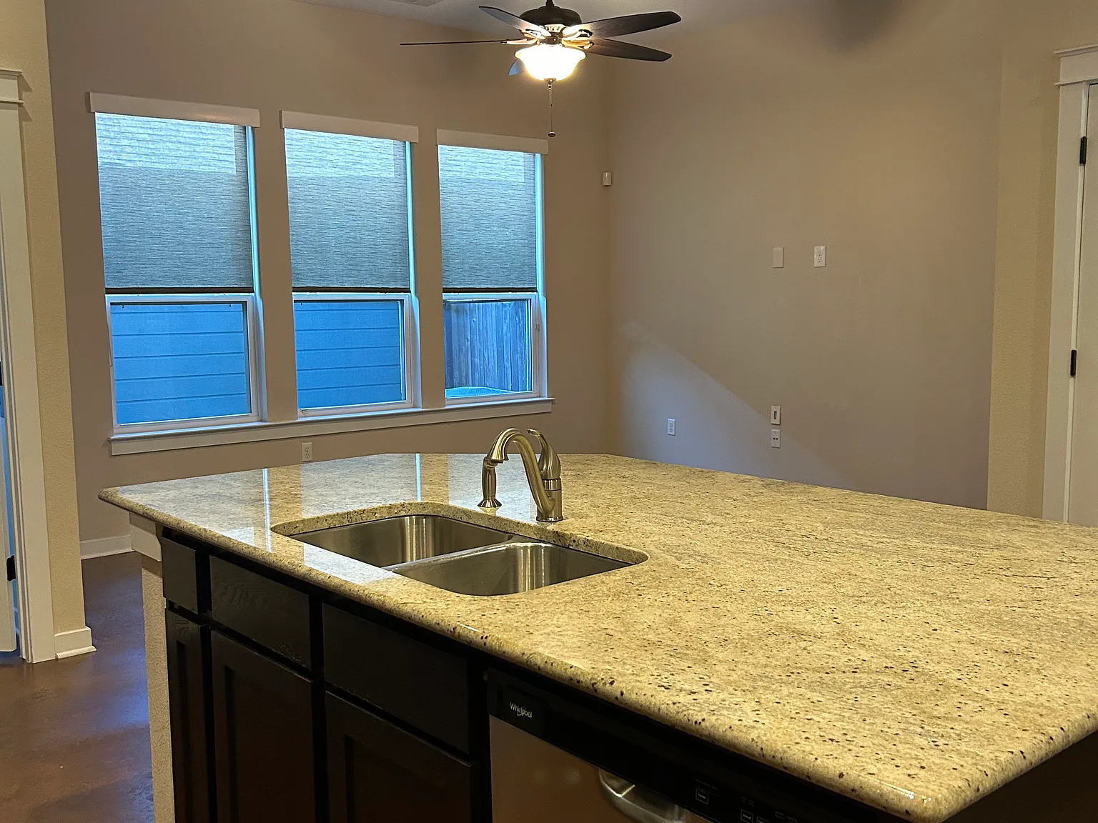 2 bed, 2.5 bath, 1576 sqft, $3,000 — Photo 4