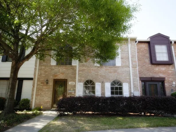 1370 Country Place Dr, Houston, TX 77079