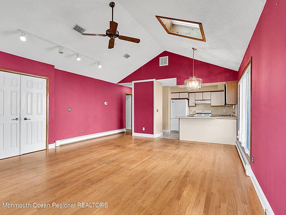5th image of 934 Berry Avenue