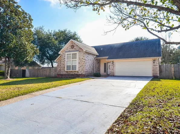 155 April Waters Dr W, Montgomery, TX 77356