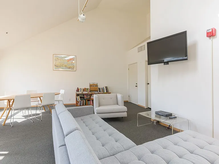 Le Boulevard Apartments — Photo 22