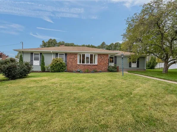22 Oakhurst Dr, Smithfield, RI 02828