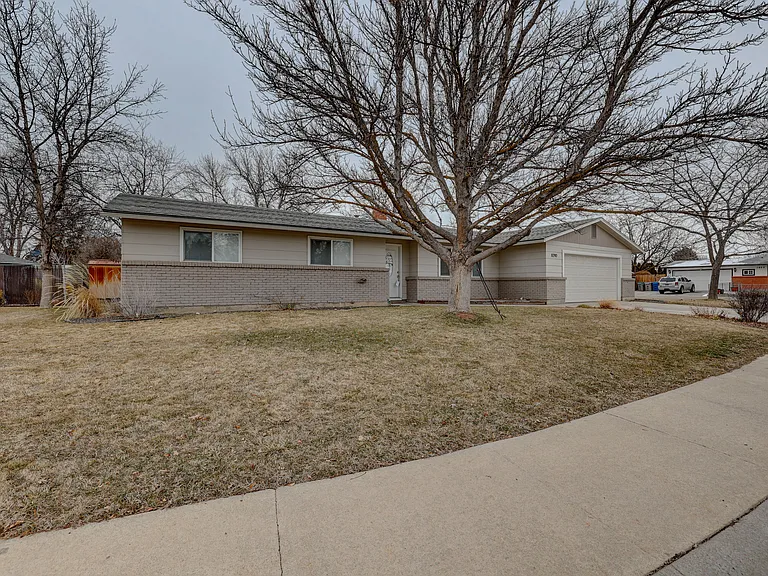 8290 W Amherst Dr — Photo 35