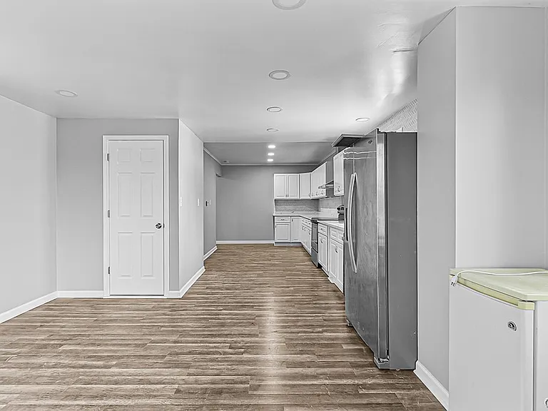 11 Winmar Cres — Photo 17