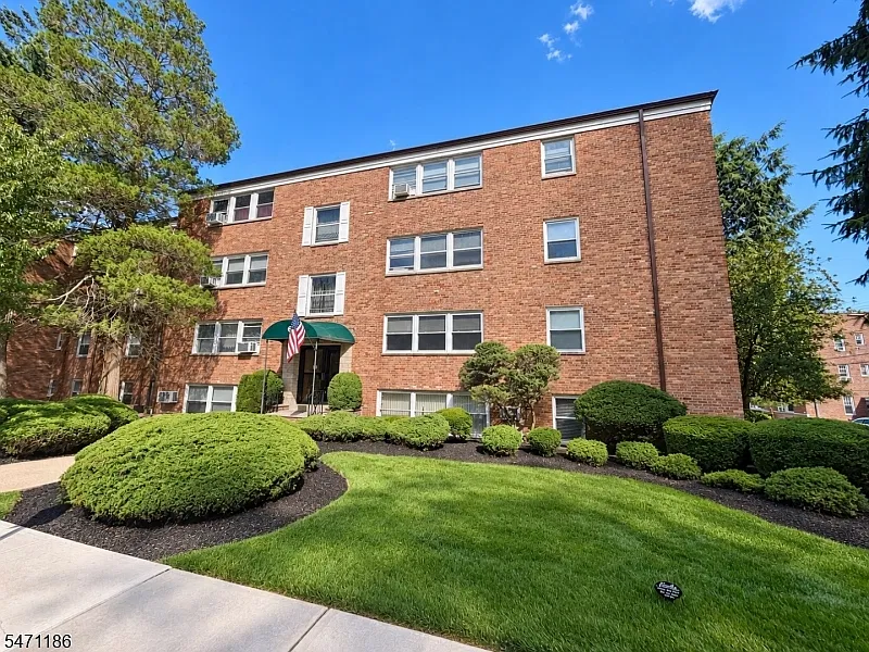 1 bed, 1.0 bath, $1,825 — Photo 2