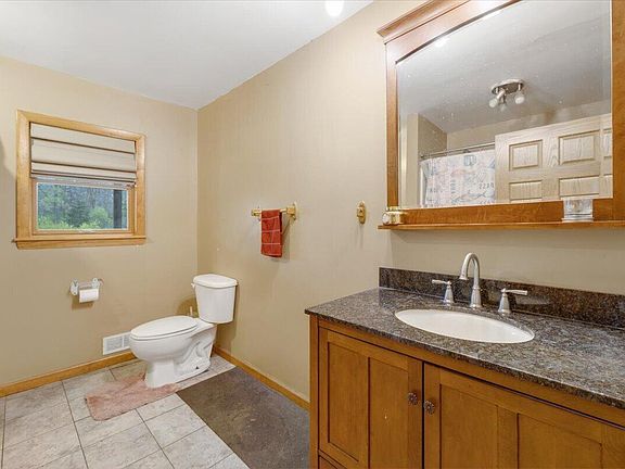 4th image of 6475 Center Rd