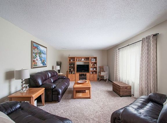 3rd image of 113 Shorewood Ln