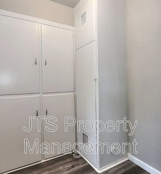 4439 V St #5 — Photo 34