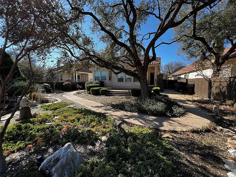 15224 Interlachen Dr — Photo 2