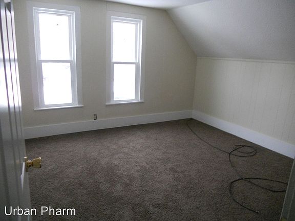 5th image of 922 Dayton St SW