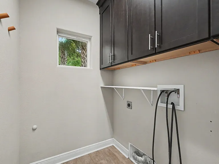 490 Soundview Ct — Photo 11