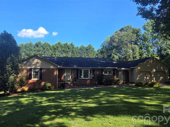 1801 Laurel Hill Dr, Lincolnton, NC 28092