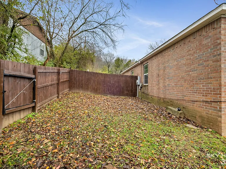 731 S Erika Ave — Photo 30