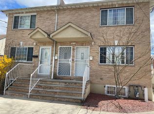 13917 250th St, Rosedale, NY 11422