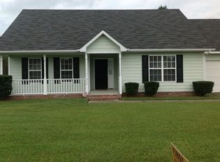449 Northwoods Dr, Raeford, NC 28376
