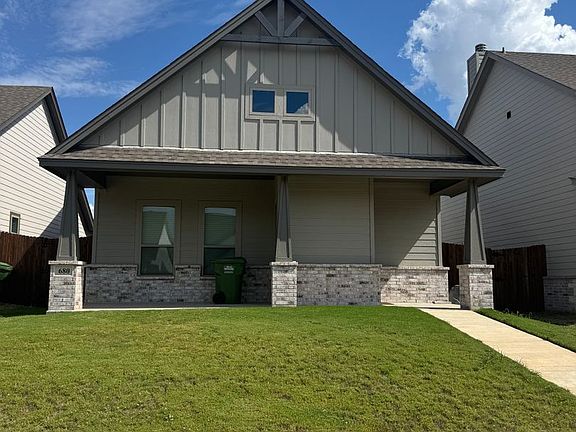 3rd image of 680 The Cottages Dr