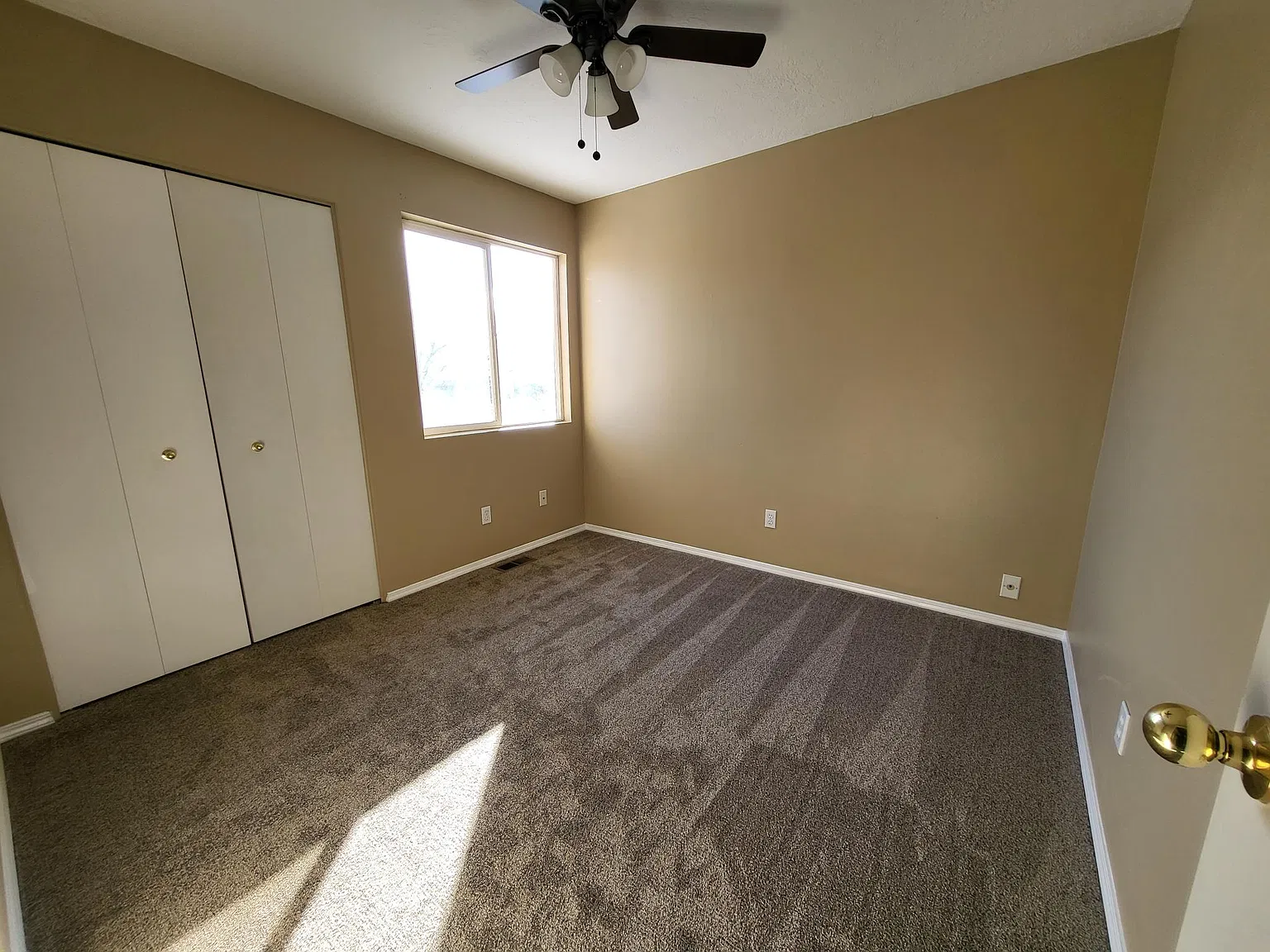 3 bed, 2.5 bath, 1378 sqft, $2,400 — Photo 4