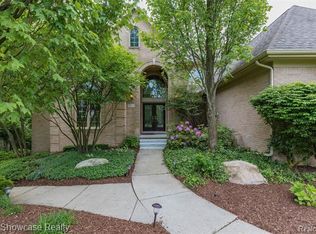 7511 Autumn Hill Dr, West Bloomfield, MI