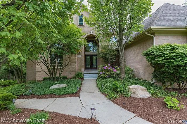 7511 Autumn Hill Dr photo 1