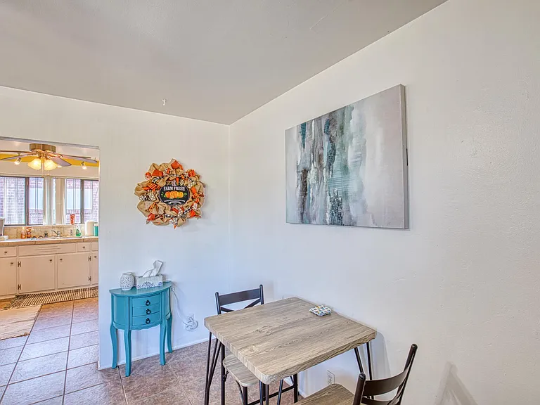1323 E Elm St — Photo 15