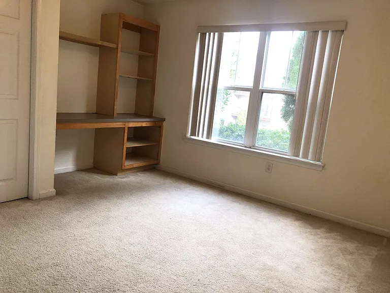 1301 Harts Ridge Dr — Photo 17