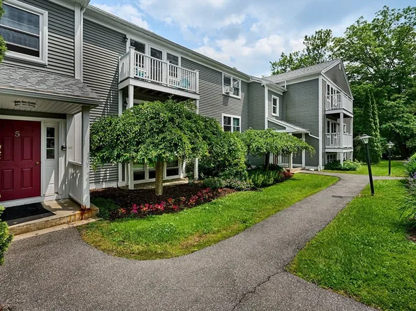 48 Evergreen Rd #312, Leeds, MA 01053