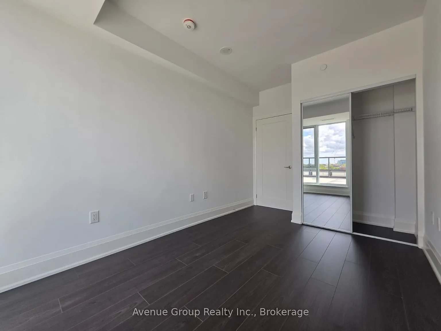 1 bed, $2,400 — Photo 4