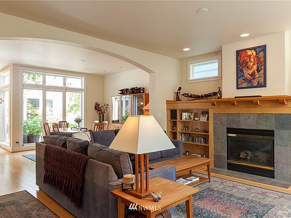 2nd image of 156 Wood Avenue SW #4