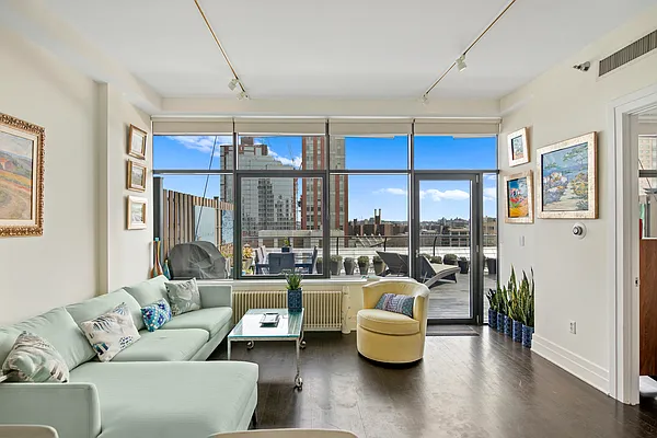 Sold by HomeDax Real Estate | media 5