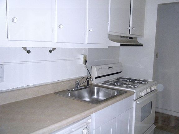 5th image of 3206 Fairfield Ave APT 2F