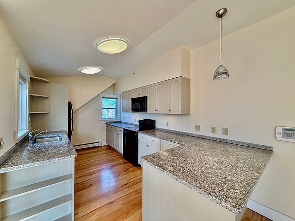3rd image of 300 Main St
