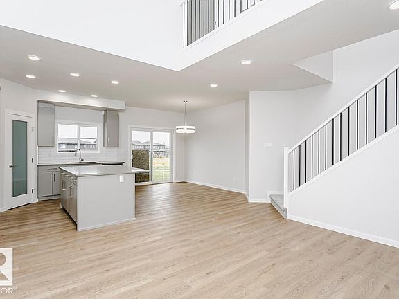 5th image of 2944 65th St SW