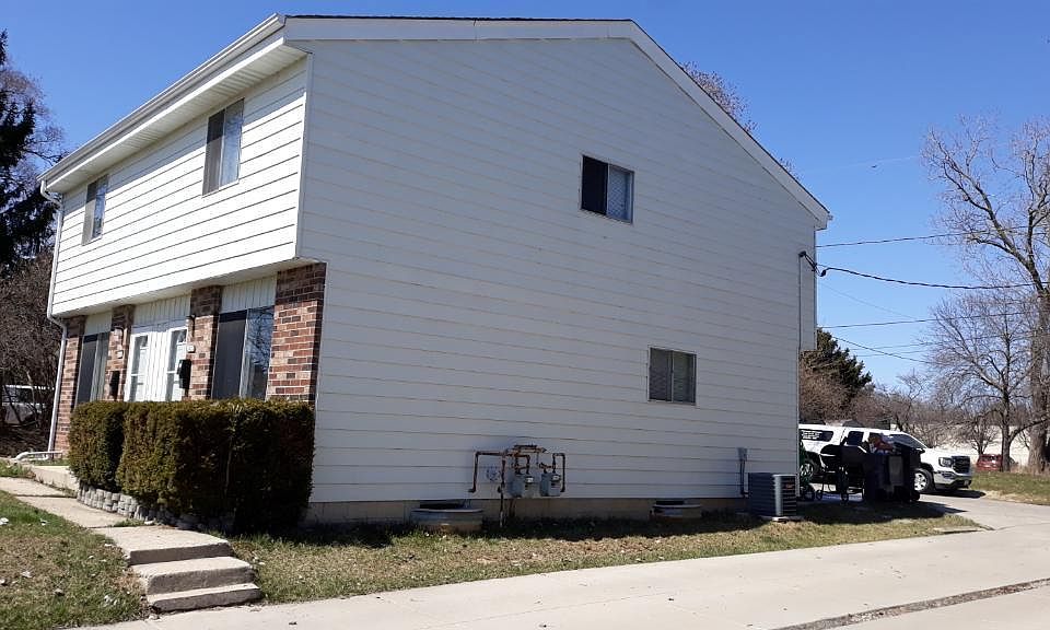 1st image of 3422 E Grange Ave