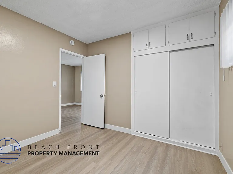 12726 S Truro Ave — Photo 11