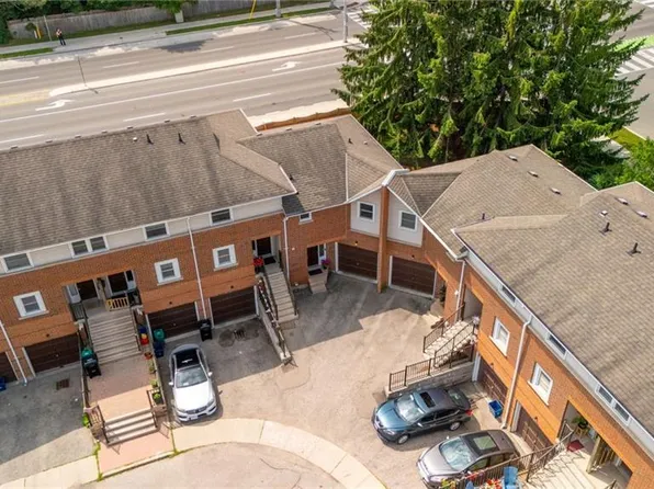 465 Beechwood Pl #12, Waterloo, ON N2T 2N8