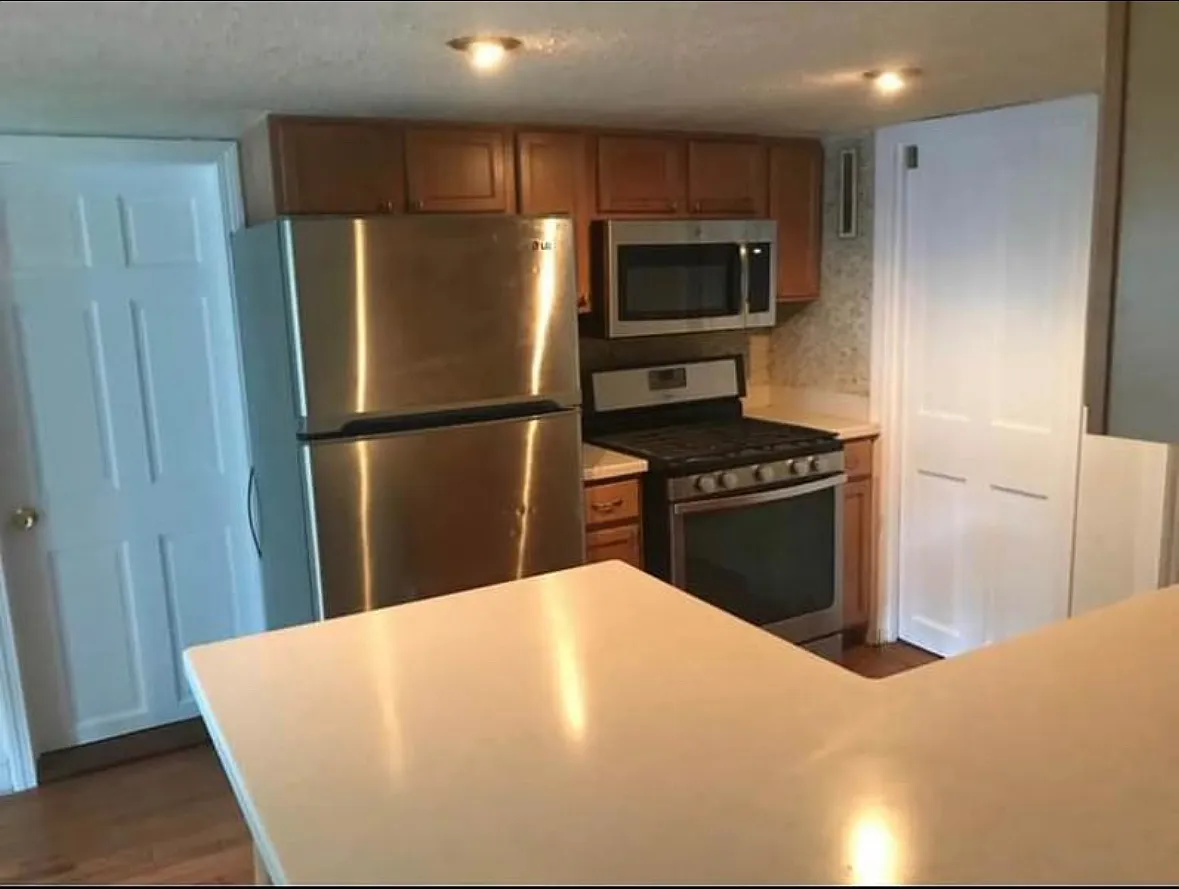 838 Winthrop Ave — Photo 1