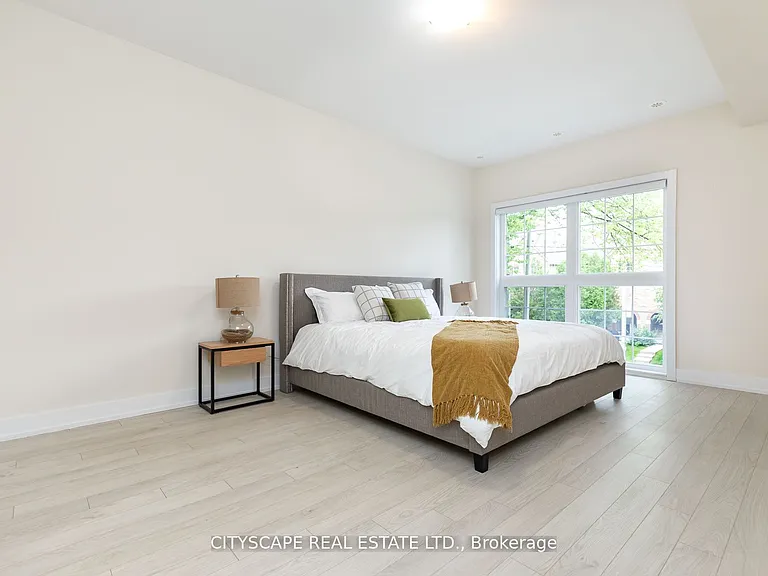1084 Lansdowne Ave — Photo 10