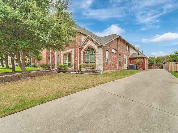 2nd image of 701 Walnut Bend Dr