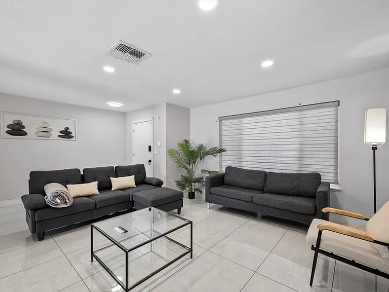 3618 Redwood St — Photo 3
