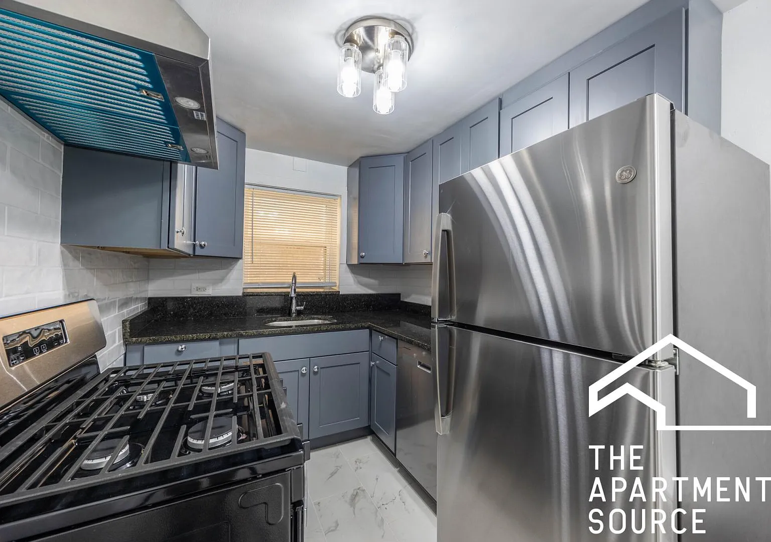 2754 W North Shore Ave — Photo 1