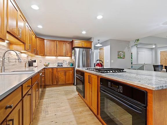 5th image of 4639 Ipswich St