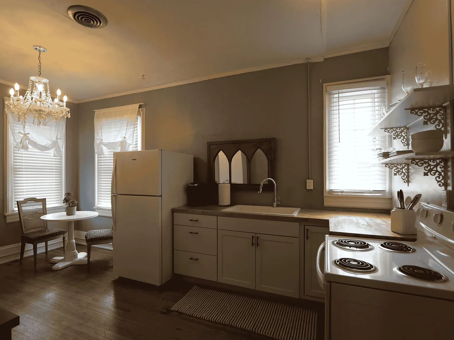 1 bed, 1.0 bath, 800 sqft, $1,350 — Photo 2
