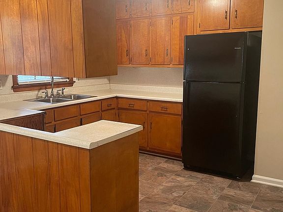 3rd image of 808 S Nottingham Rd