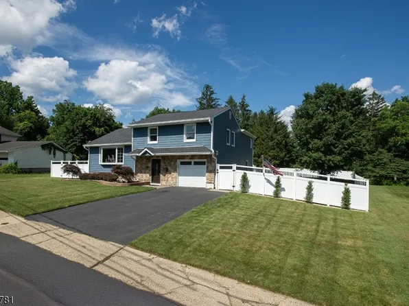 12 Honeyman Dr, Roxbury Twp., NJ 07876