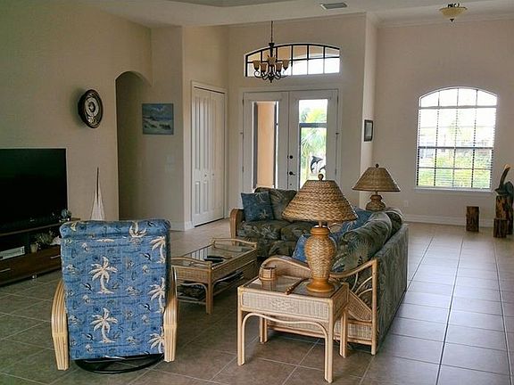 4th image of 220 Capri Isles Ct