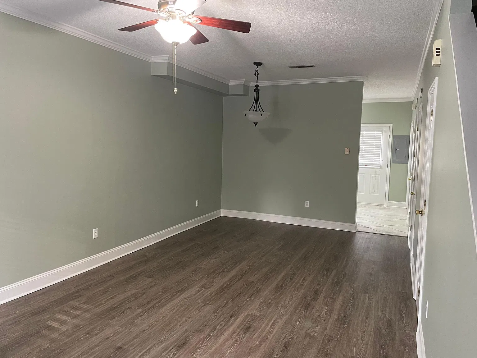 2 bed, 2.5 bath, 1285 sqft, $1,450 — Photo 2