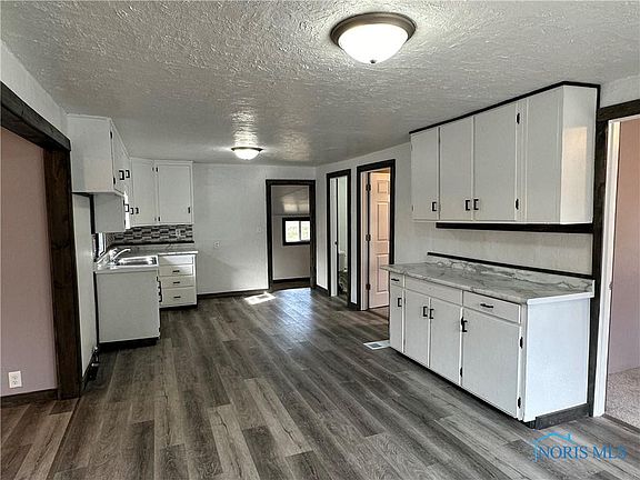 5th image of 529 Columbia St