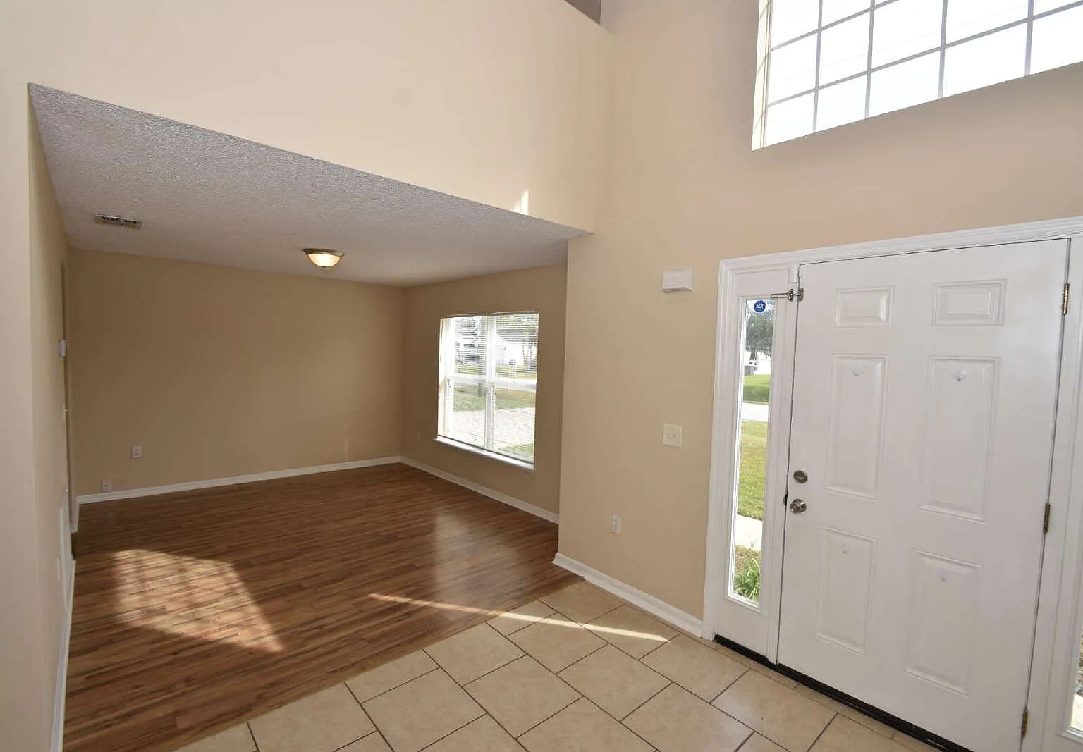 5 bed, 2.5 bath, 2928 sqft, $2,400 — Photo 3