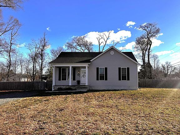 2nd image of 102 Pine St