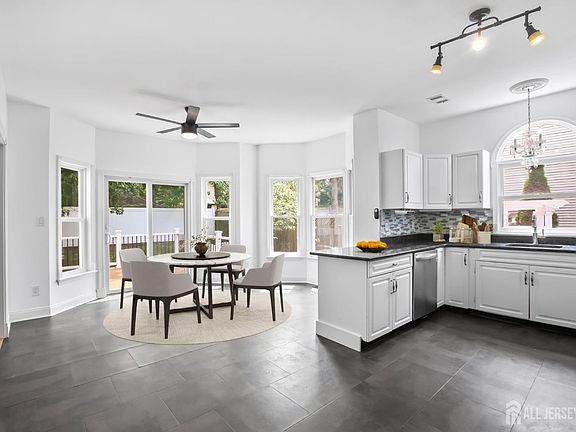 4th image of 4 Claire Ct